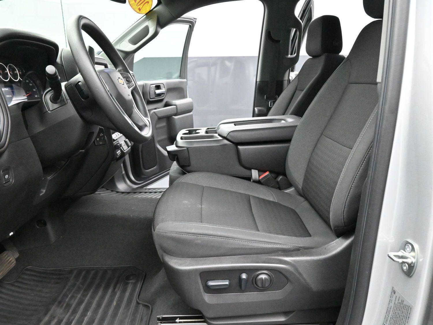 Used 2022 Chevrolet Silverado 2500 Custom w/ Custom Value Package image 13