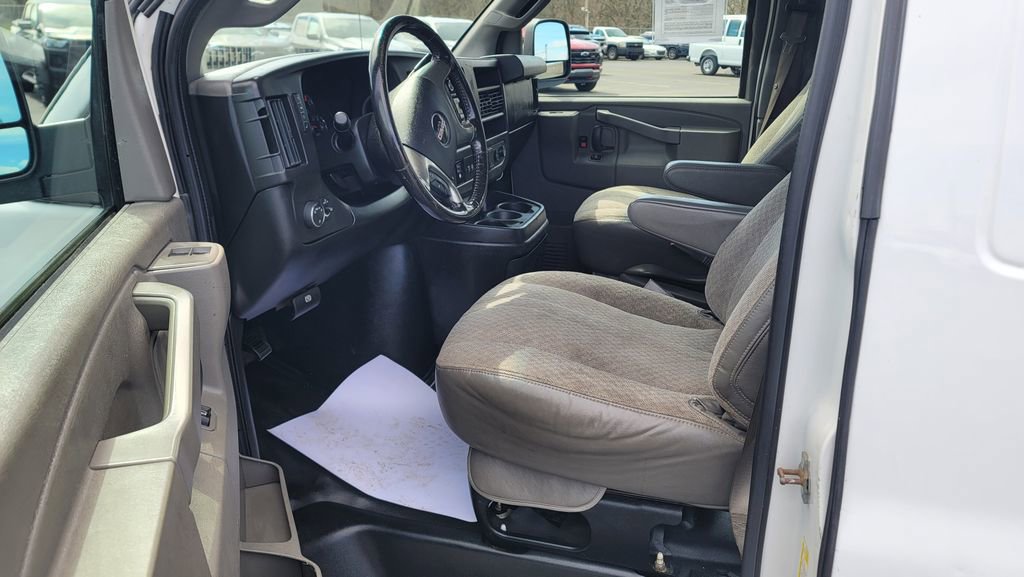 Used 2017 GMC Savana 2500 image 19