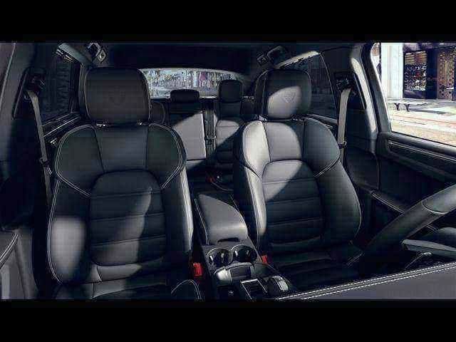 Certified 2025 Porsche Macan image 36