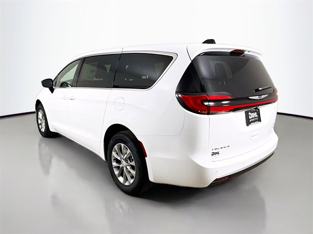 New 2026 Chrysler Pacifica Select image 5