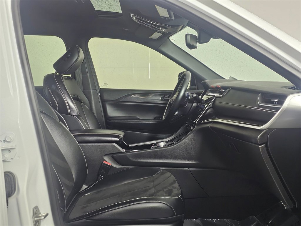 Used 2022 Jeep Grand Cherokee L Laredo image 11