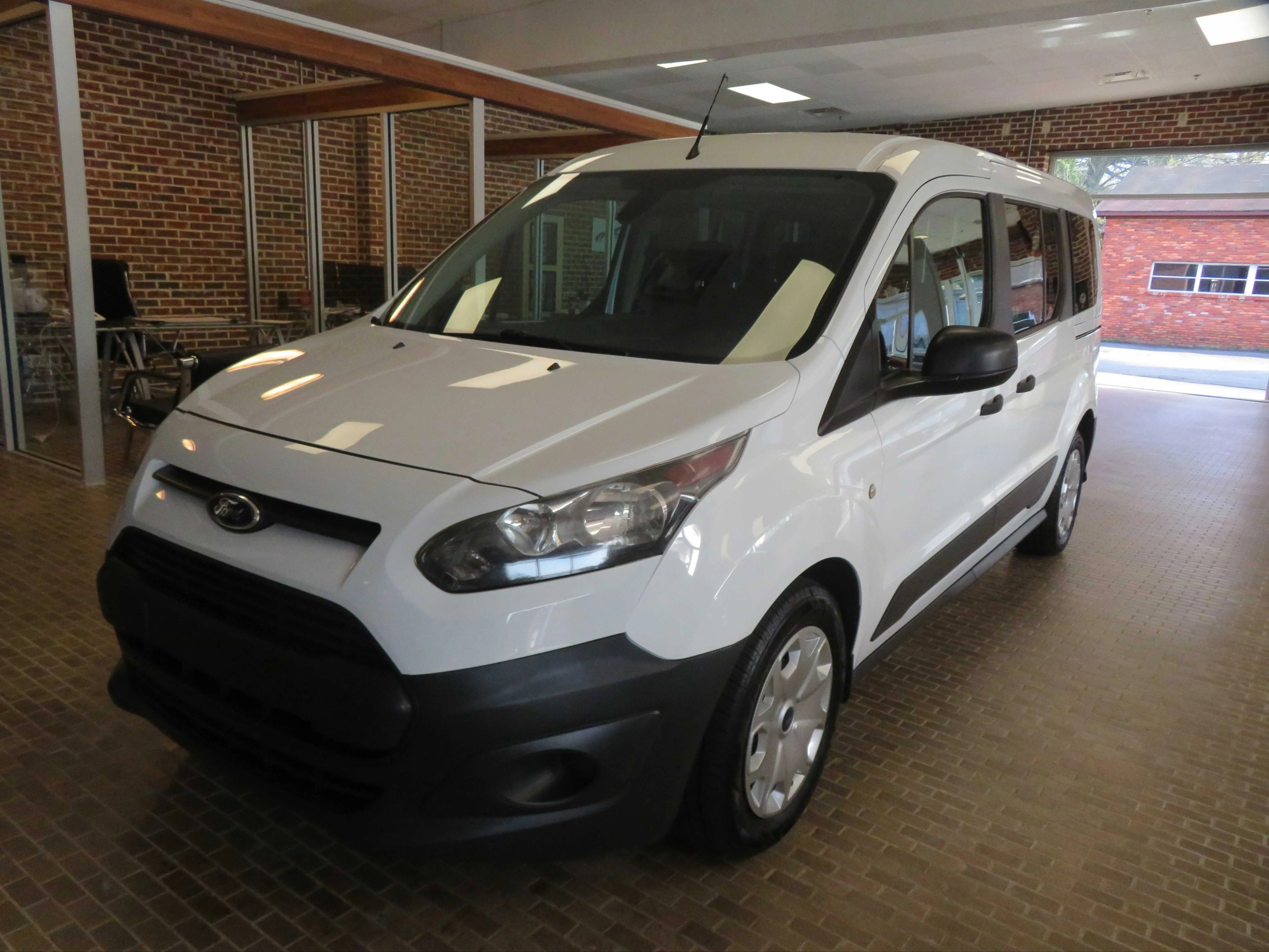 Used 2016 Ford Transit Connect XL image 1