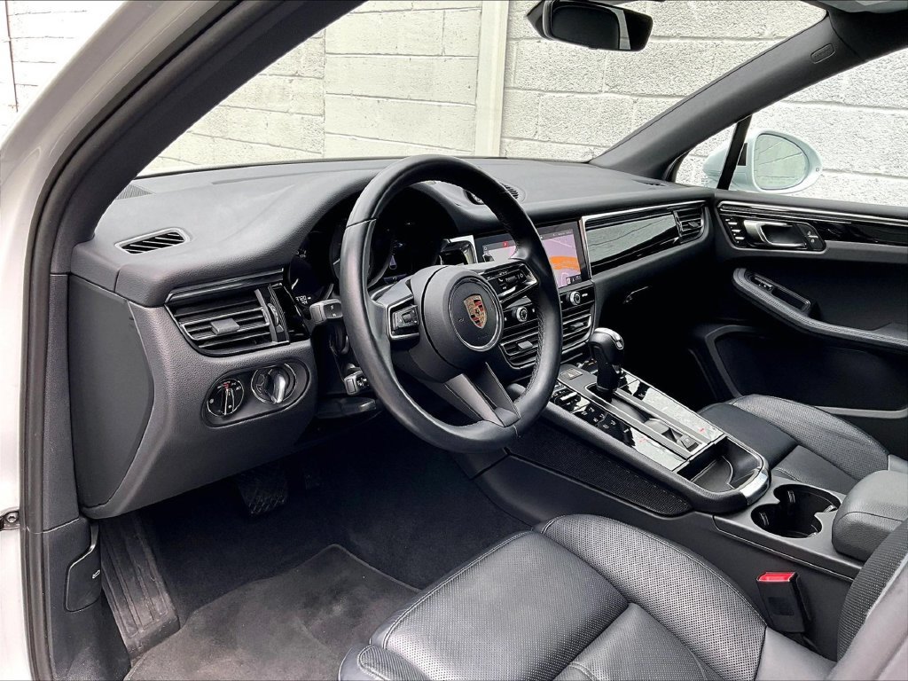 Certified 2023 Porsche Macan S AWD/4WD image 4