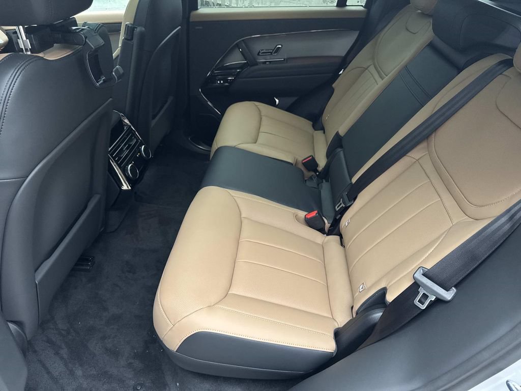 New 2026 Land Rover Range Rover Sport Dynamic SE AWD/4WD image 15