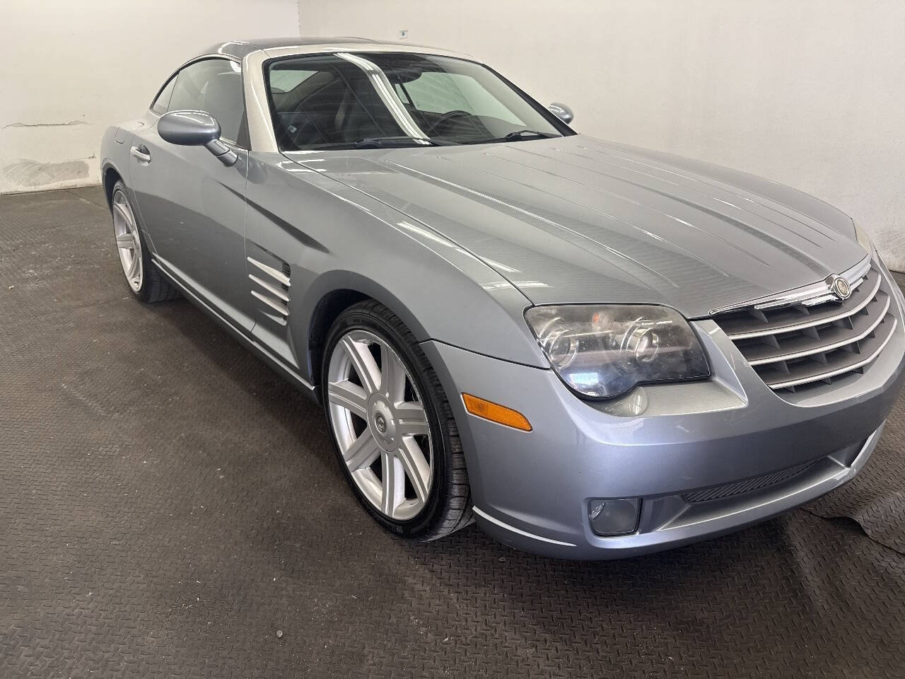 Used 2004 Chrysler Crossfire Coupe RWD image 2