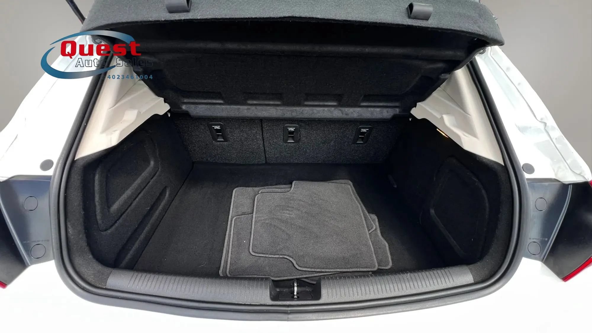 Used 2018 Chevrolet Cruze Premier FWD image 21