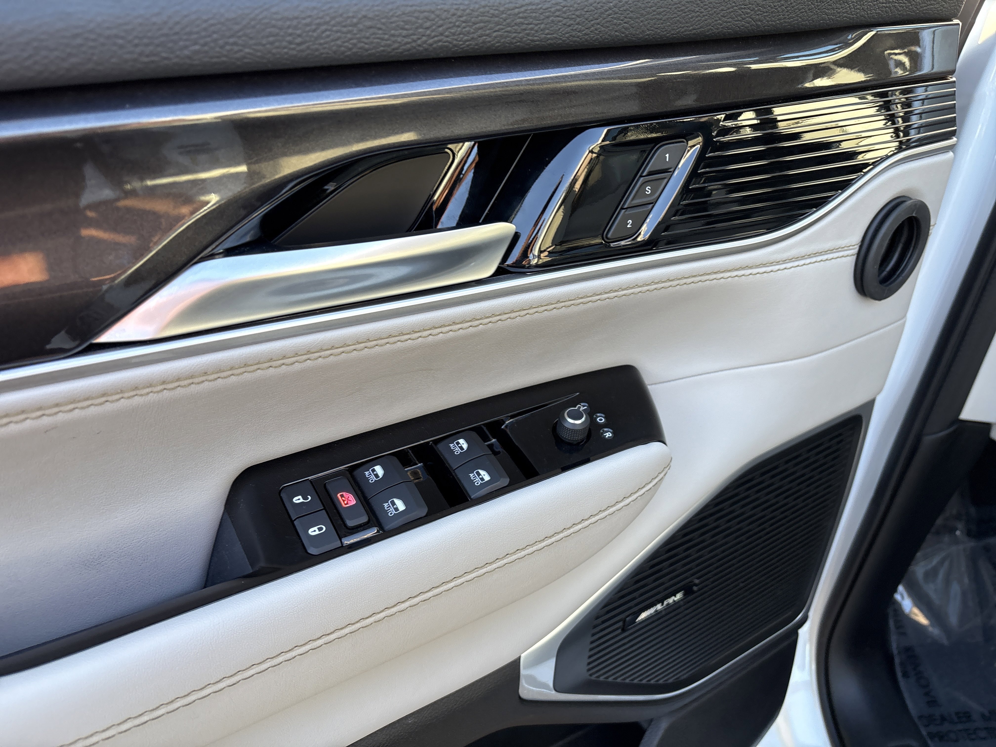 Used 2024 Jeep Wagoneer 2WD w/ Premium Group I image 15