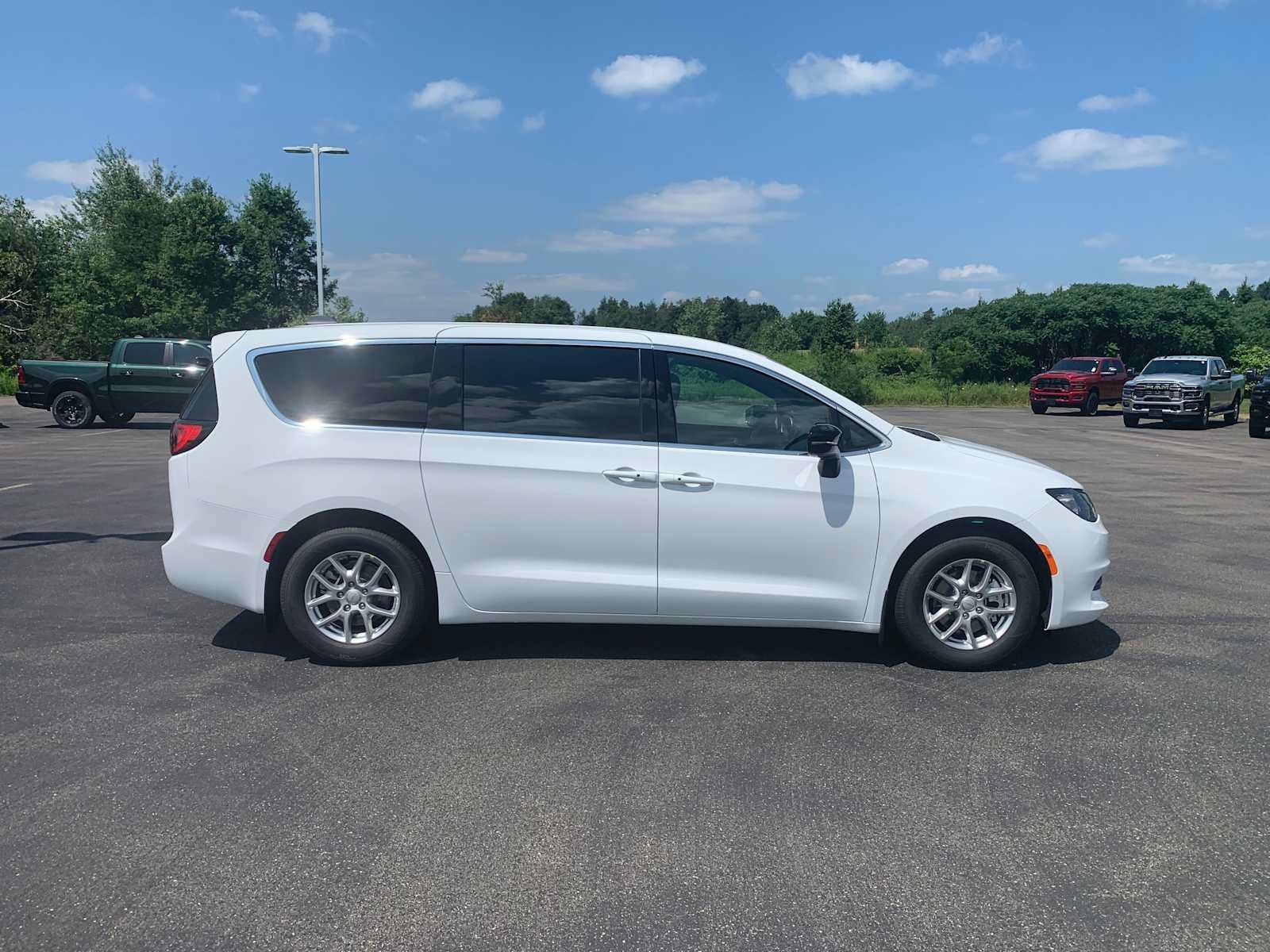 New 2027 Chrysler Pacifica LX FWD image 4