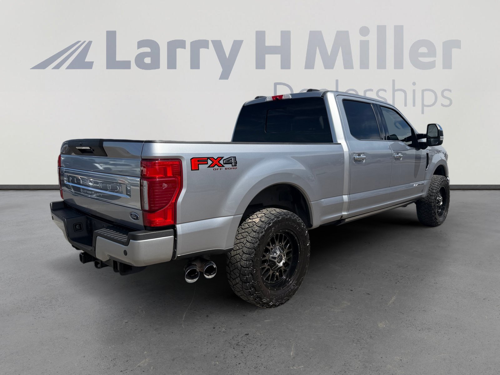 Used 2020 Ford F250 Platinum w/ FX4 Off-Road Package AWD/4WD image 5