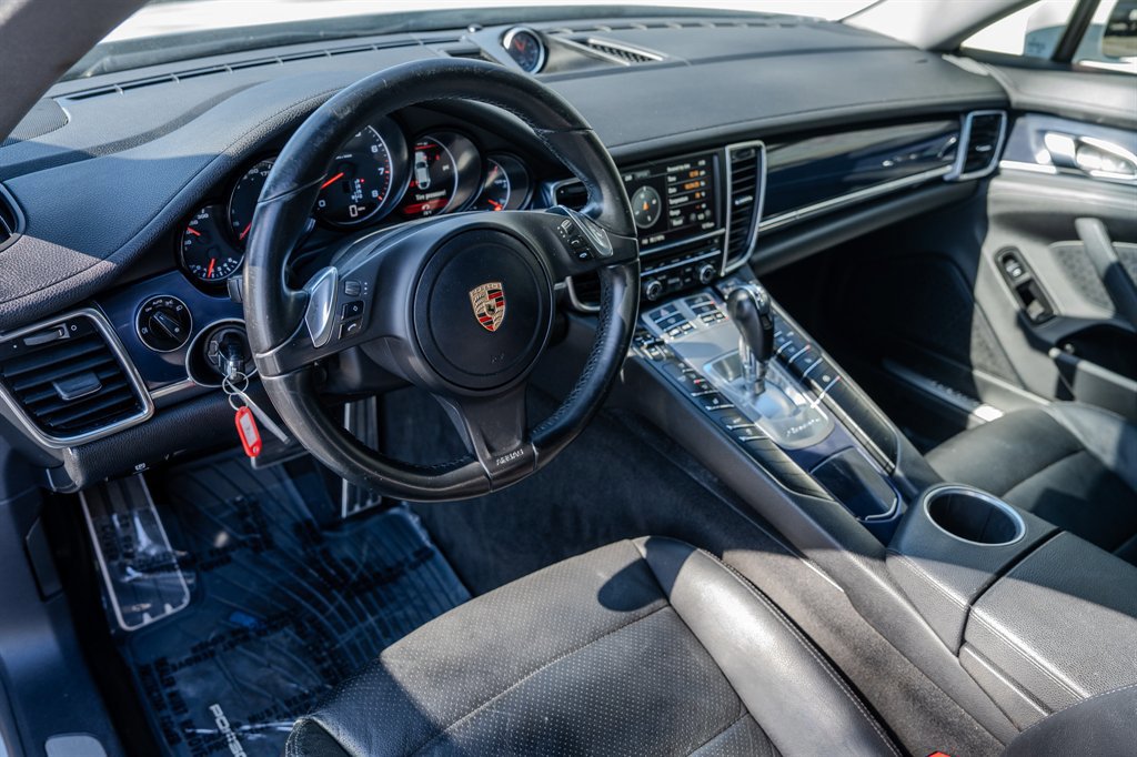 Used 2014 Porsche Panamera 4 image 13