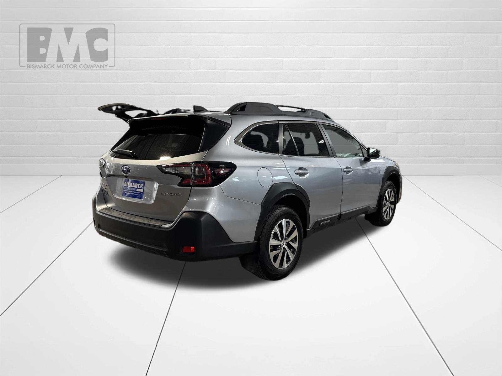 Used 2025 Subaru Outback Premium w/ Popular Package #1A AWD/4WD image 3