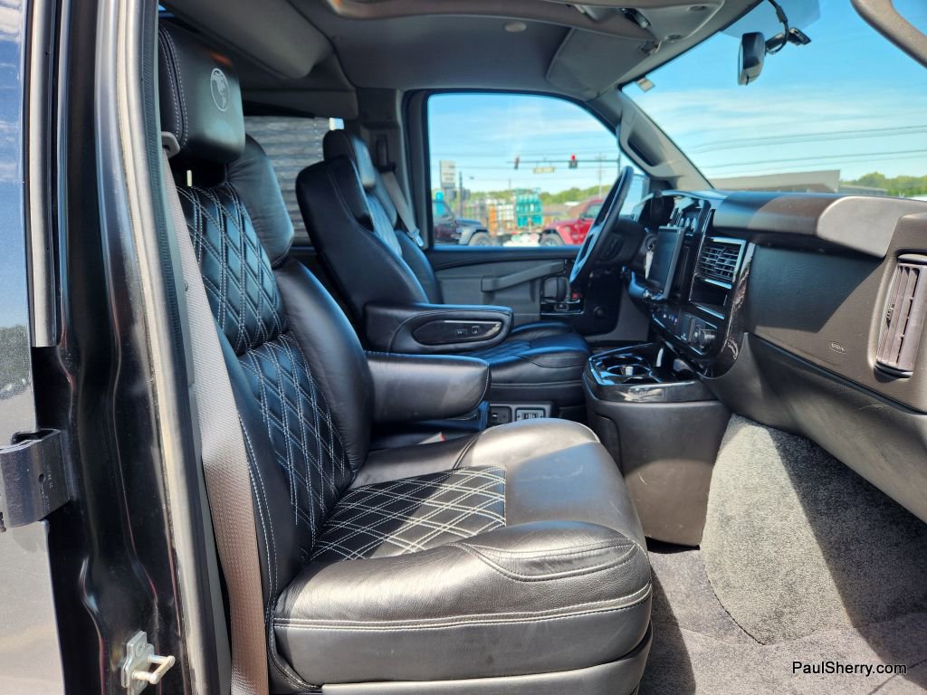 Used 2023 GMC Savana 2500 image 32