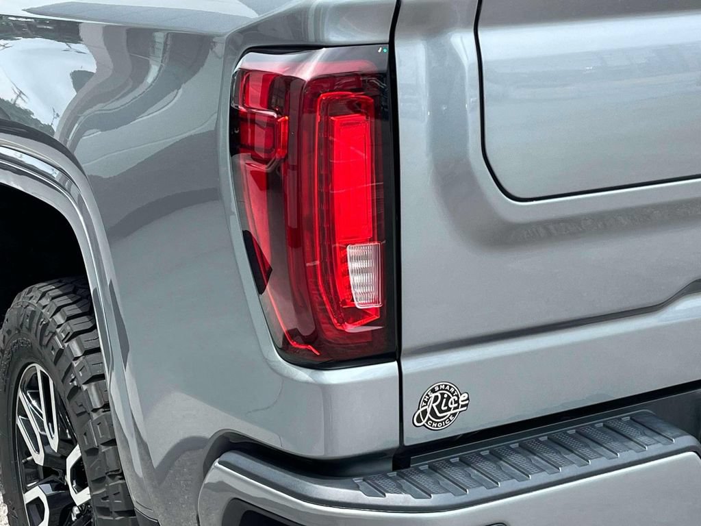 Used 2024 GMC Sierra 1500 AT4 w/ Technology Package AWD/4WD image 11