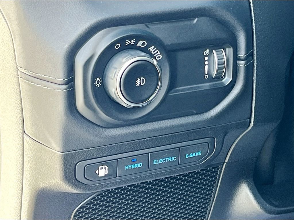 Certified 2025 Jeep Wrangler Unlimited Sahara image 10