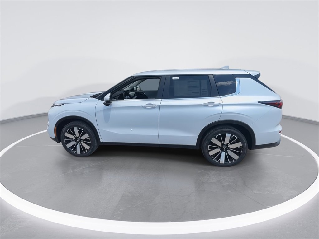 New 2025 Mitsubishi Outlander SE image 5