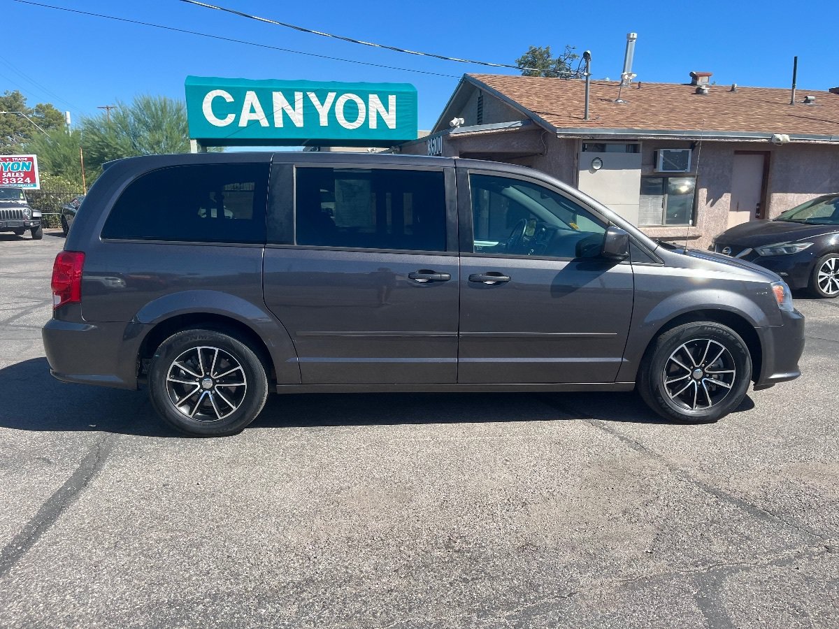 Used 2016 Dodge Grand Caravan R/T w/ Driver Convenience Group FWD image 3
