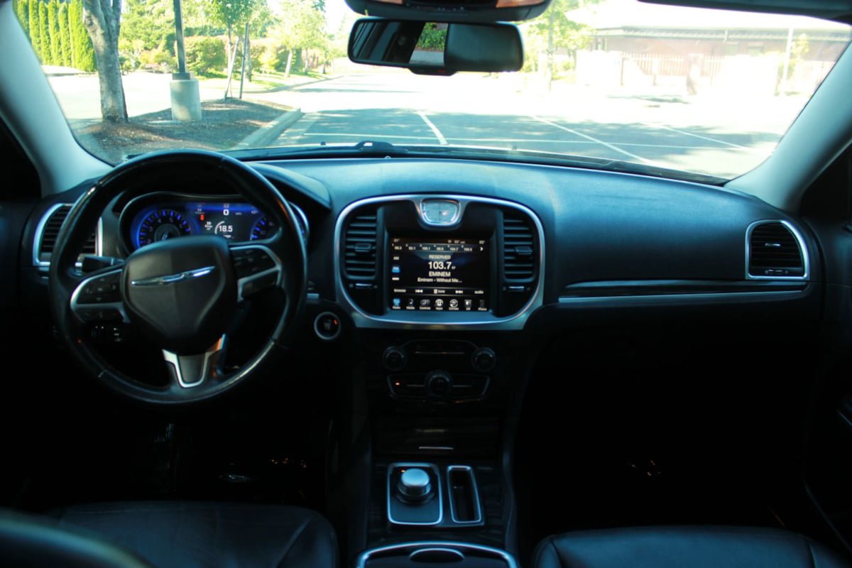 Used 2015 Chrysler 300 Limited RWD image 11