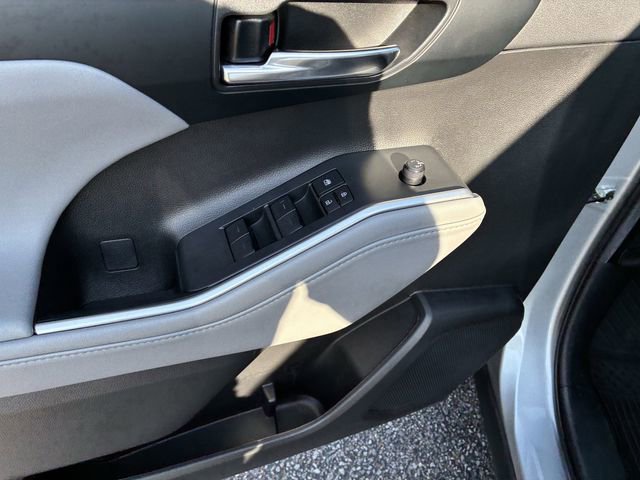Used 2022 Toyota Highlander XLE image 18
