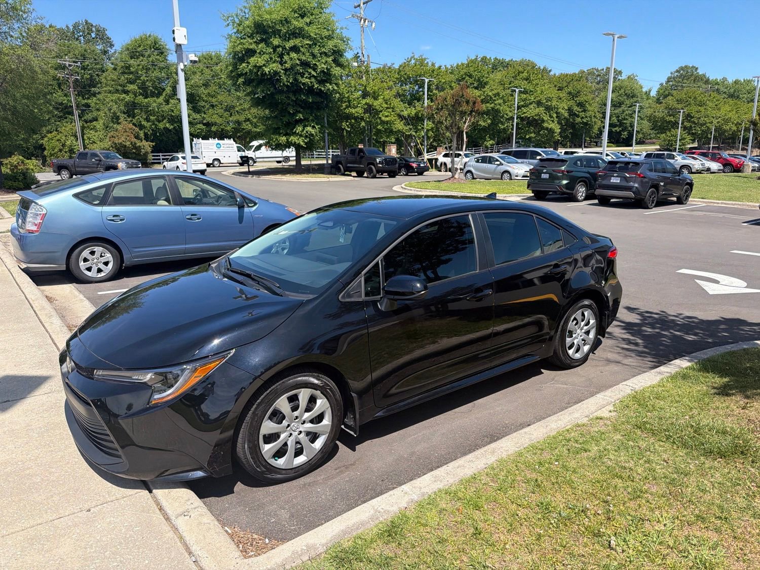 Used 2025 Toyota Corolla LE FWD image 8