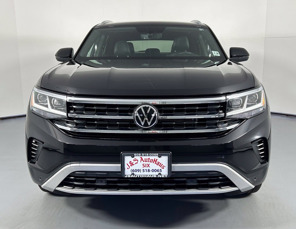 Used 2023 Volkswagen Atlas Cross Sport SE w/ Panoramic Sunroof Package AWD/4WD image 2