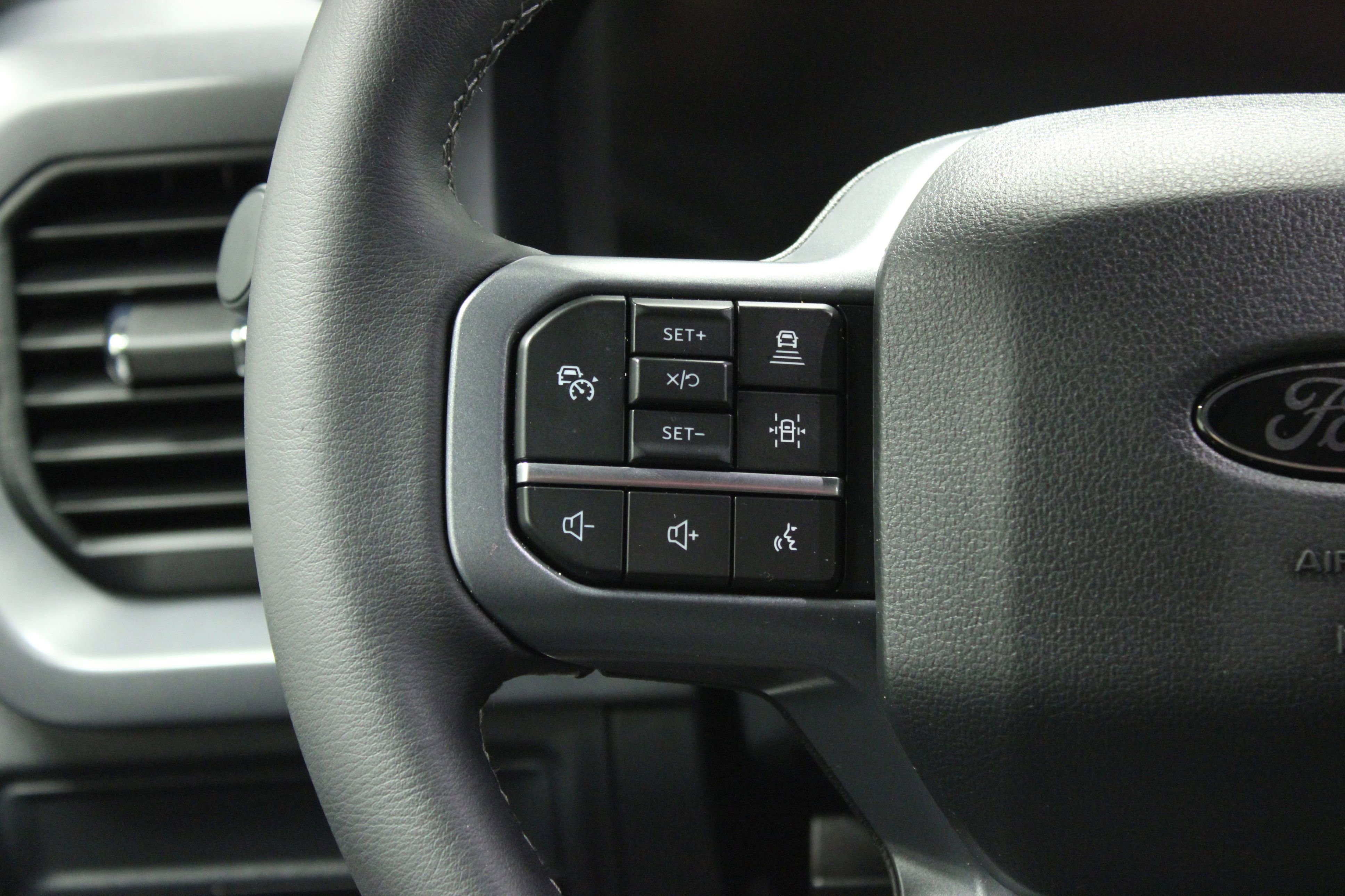 Used 2025 Ford F150 XLT w/ Equipment Group 302A MID image 26