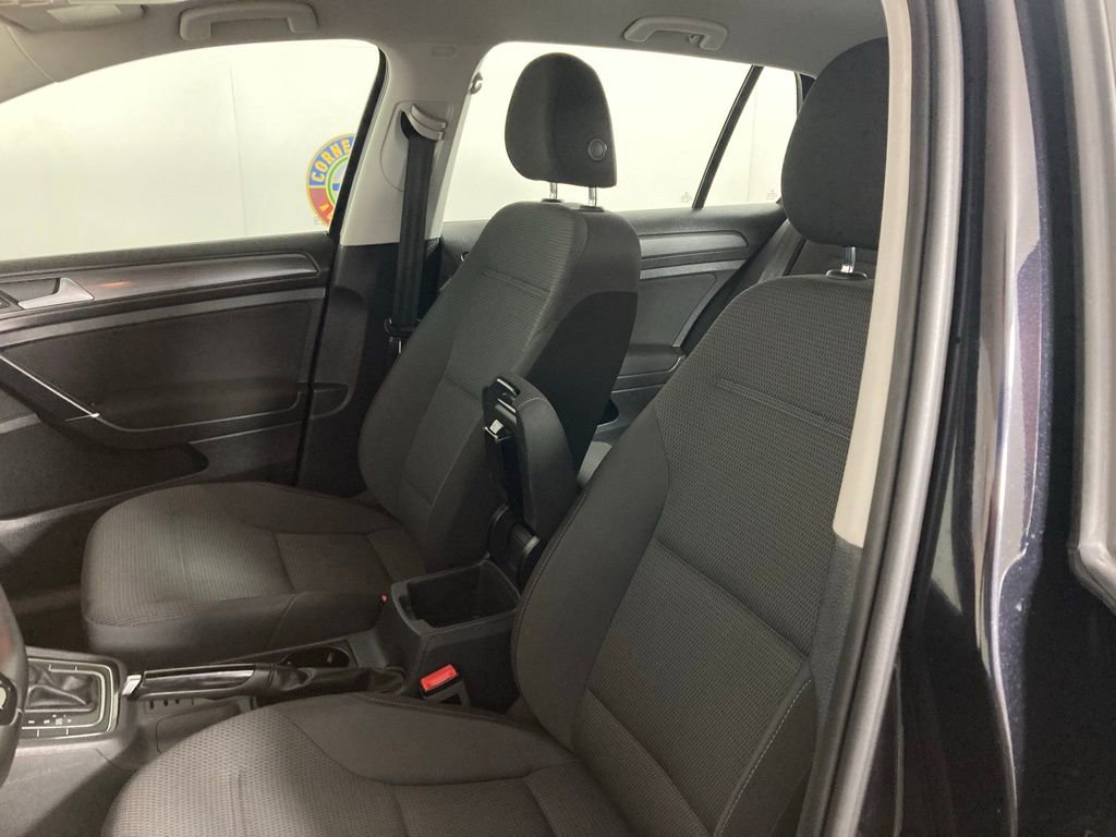 Used 2018 Volkswagen Golf S image 9