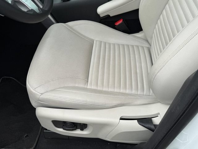 Used 2025 Land Rover Discovery S AWD/4WD image 28