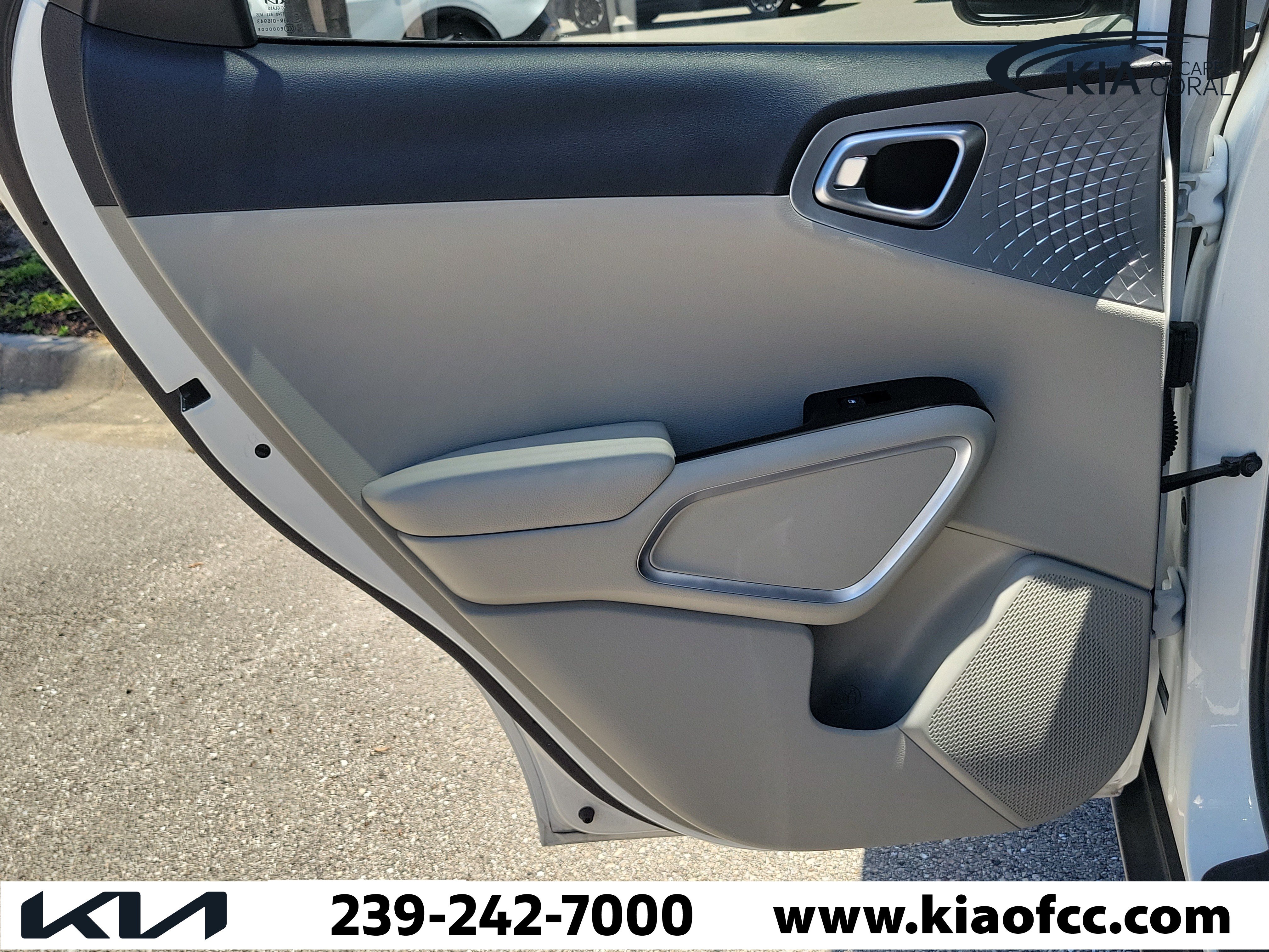Used 2025 Kia Soul LX FWD image 14
