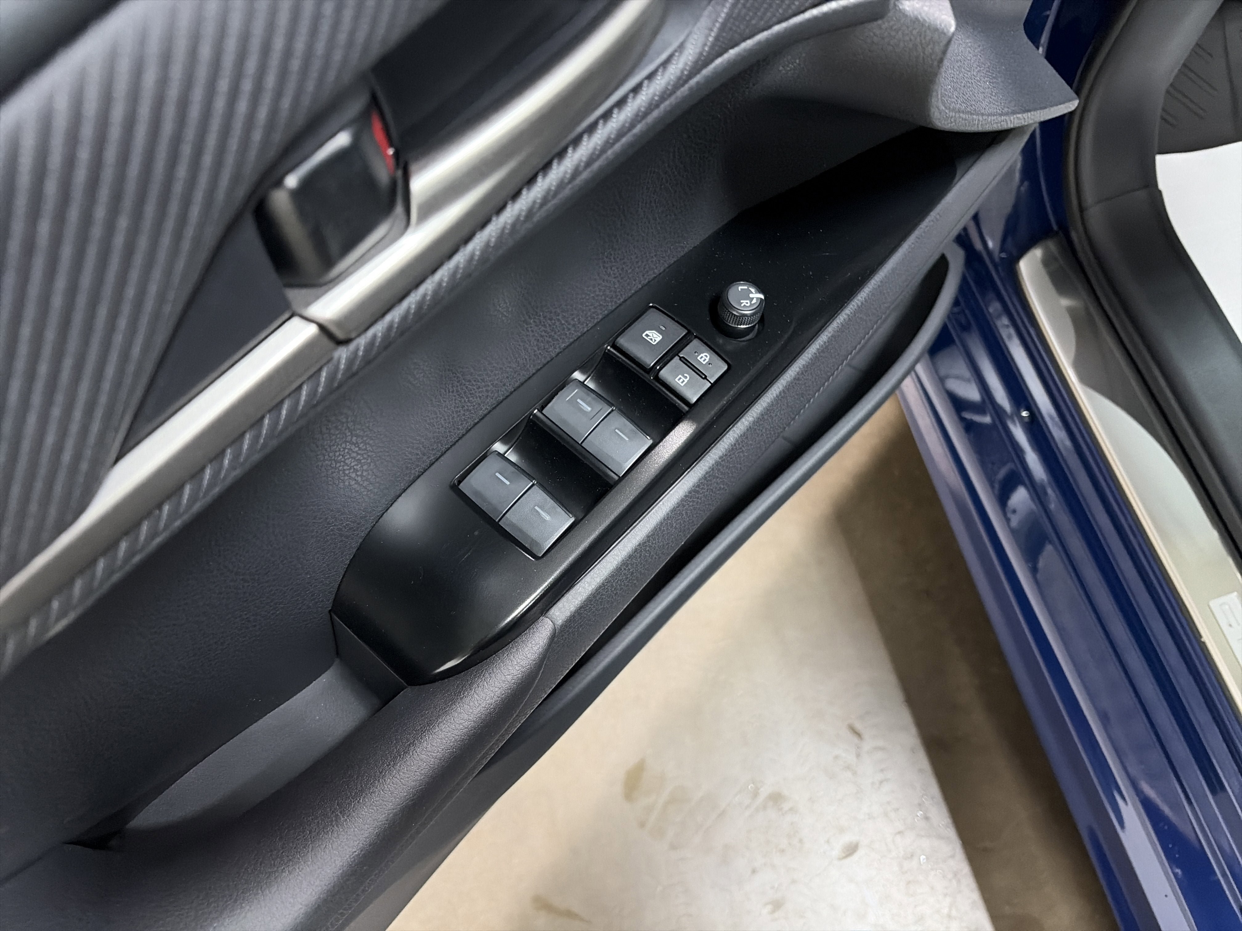 New 2026 Toyota Camry SE AWD/4WD image 25