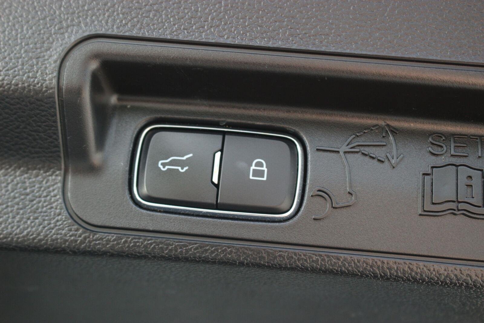 Used 2021 Ford Explorer XLT w/ Equipment Group 202A RWD image 12