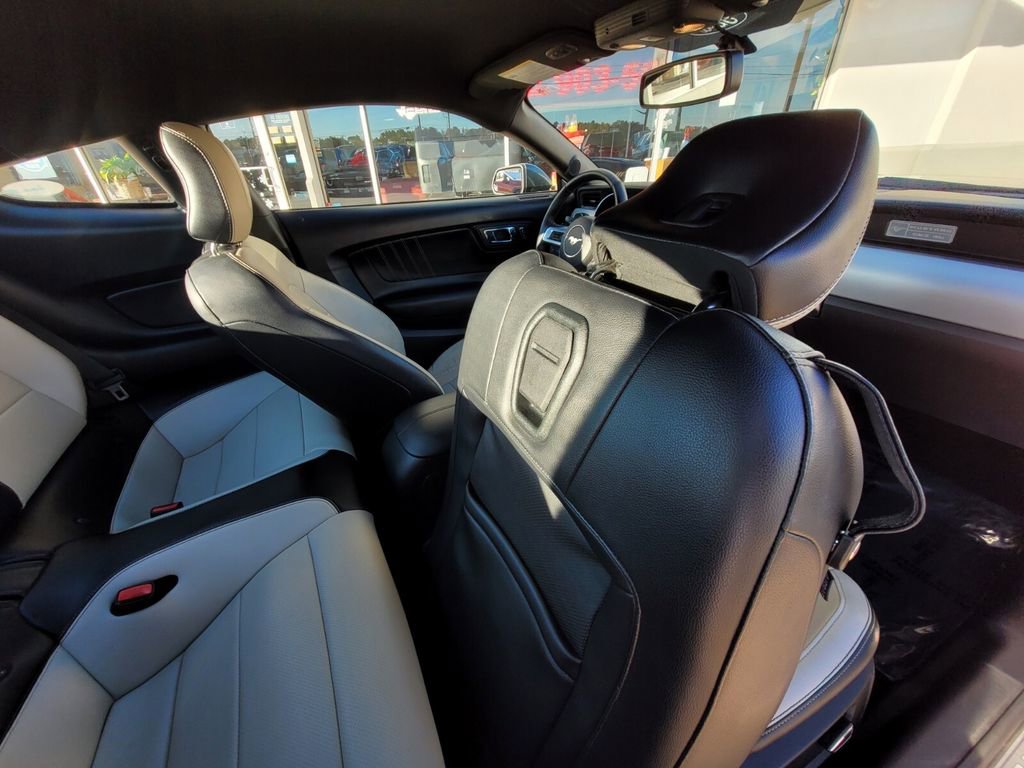 Used 2016 Ford Mustang Premium image 25