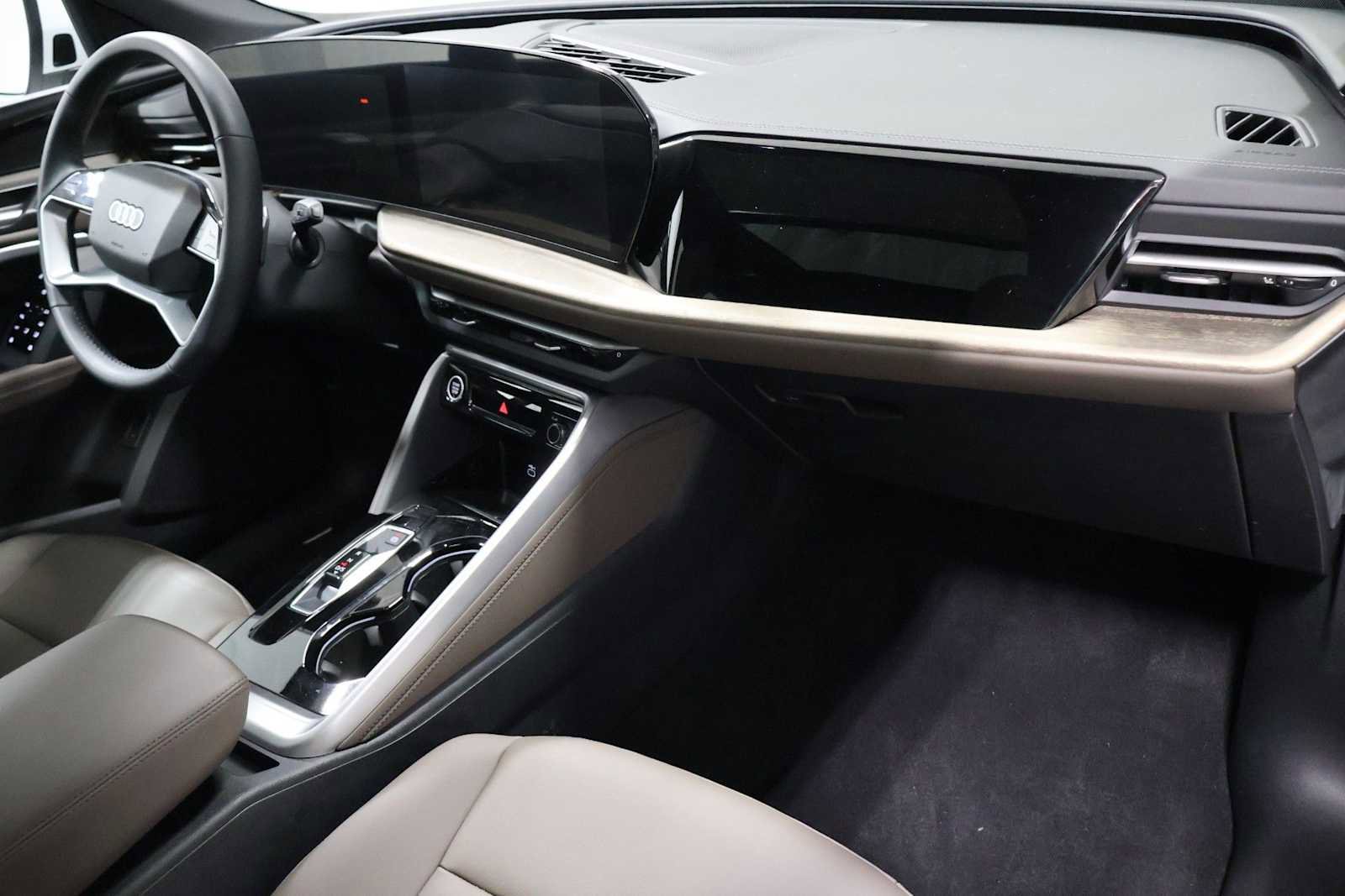Certified 2025 Audi Q5 Premium w/ Convenience Package AWD/4WD image 6