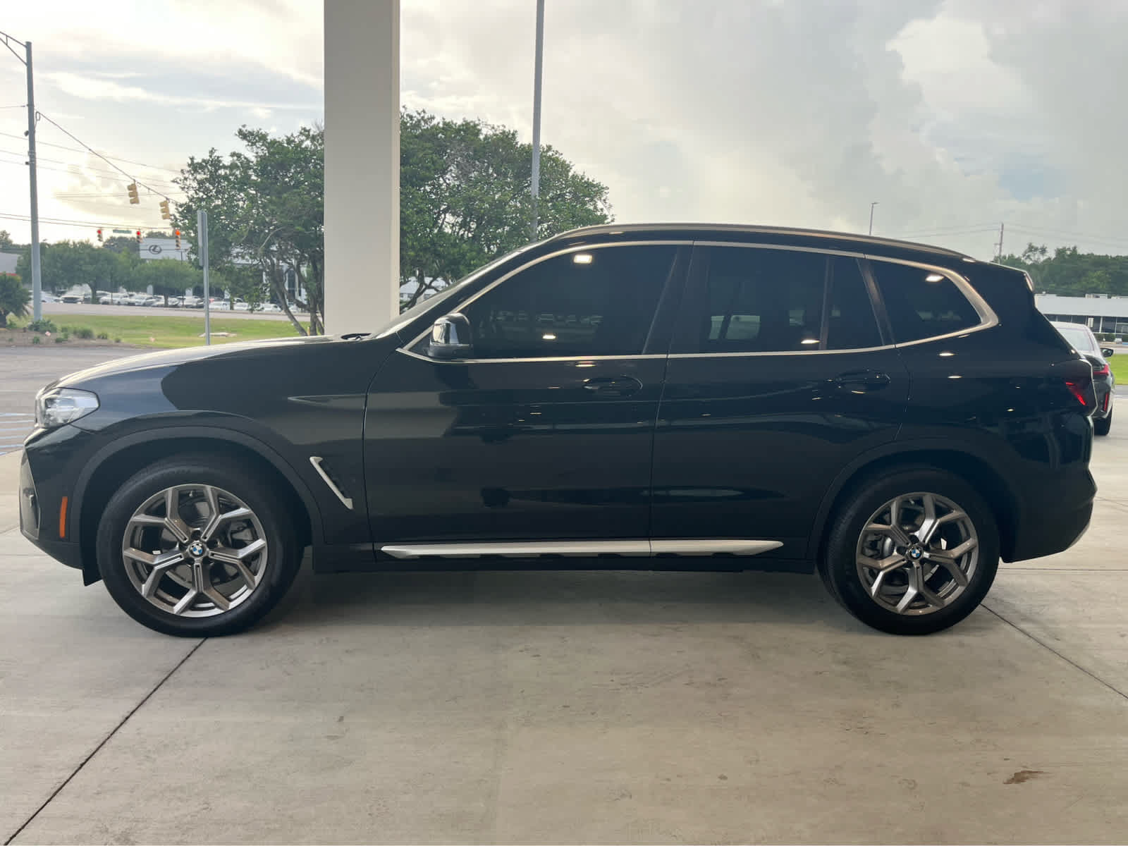 Used 2023 BMW X3 sDrive30i w/ Premium Package RWD image 6