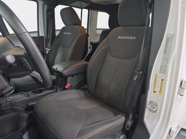 Used 2017 Jeep Wrangler Unlimited Sahara w/ Connectivity Group AWD/4WD image 12