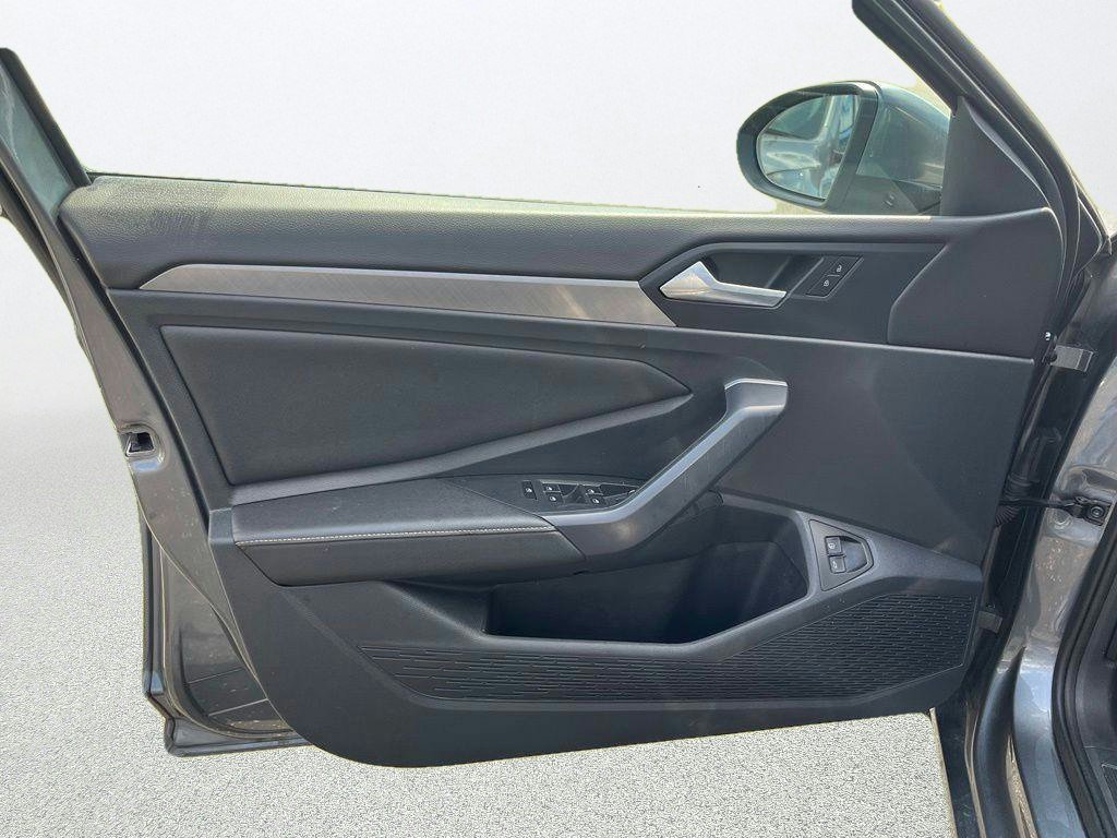 Used 2024 Volkswagen Jetta SE FWD image 9