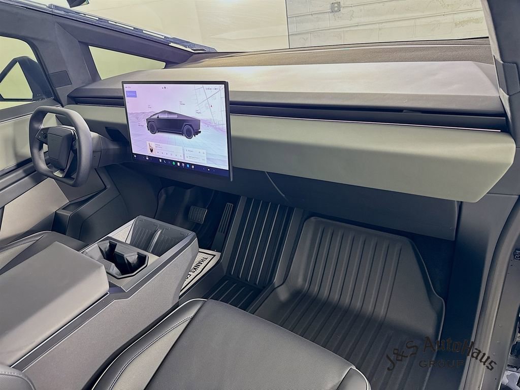 Used 2025 Tesla Cybertruck AWD Crew Cab image 36