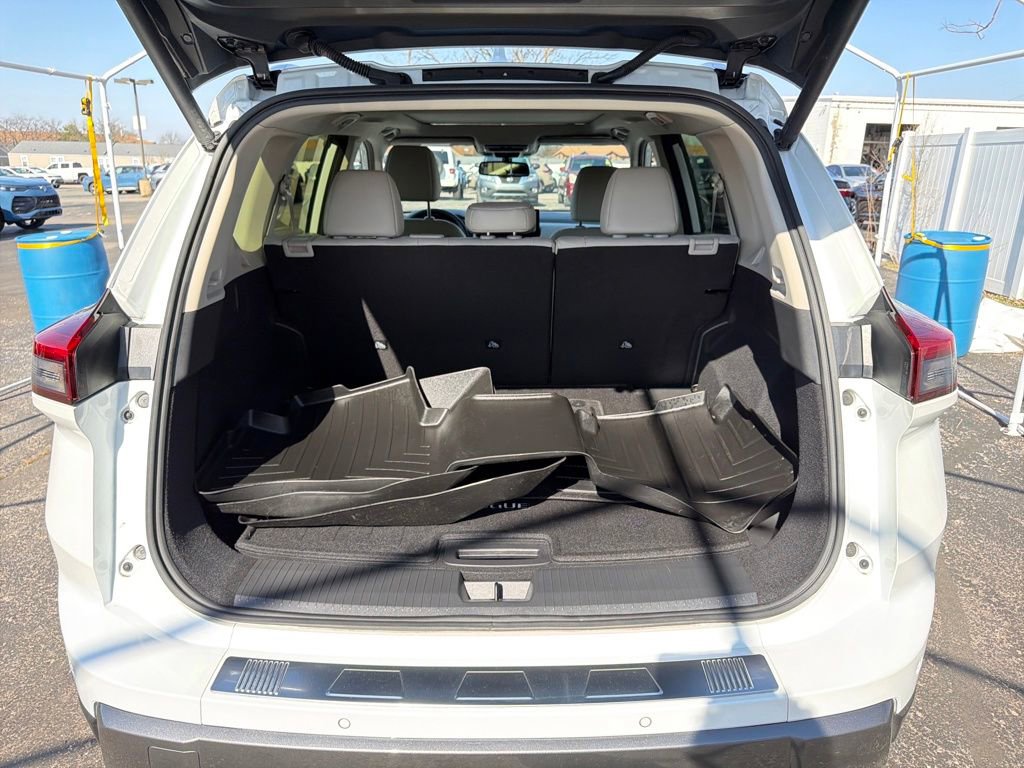 Used 2025 Nissan Rogue SL w/ SL Premium Package image 27