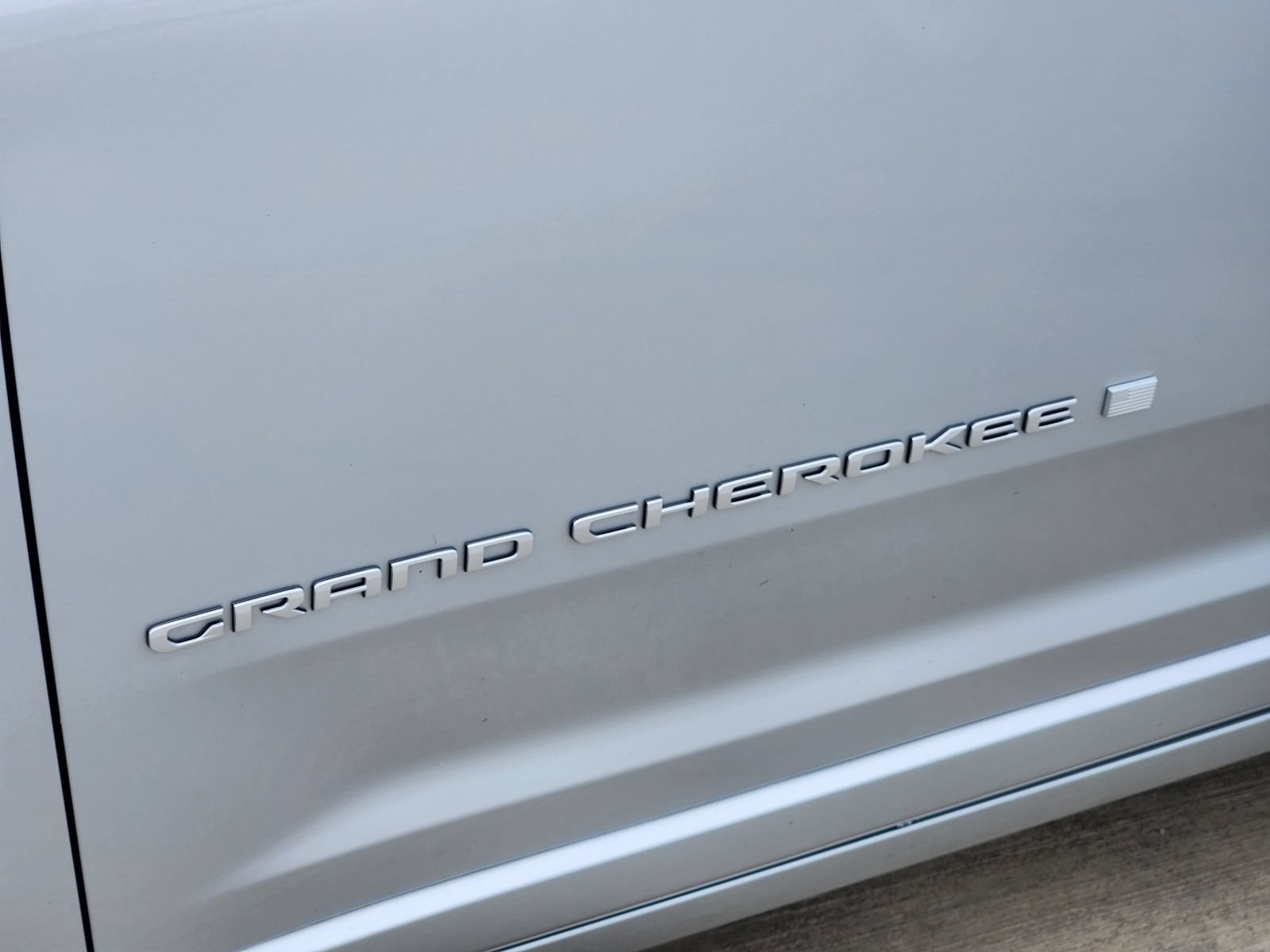 Used 2024 Jeep Grand Cherokee Overland AWD/4WD image 12