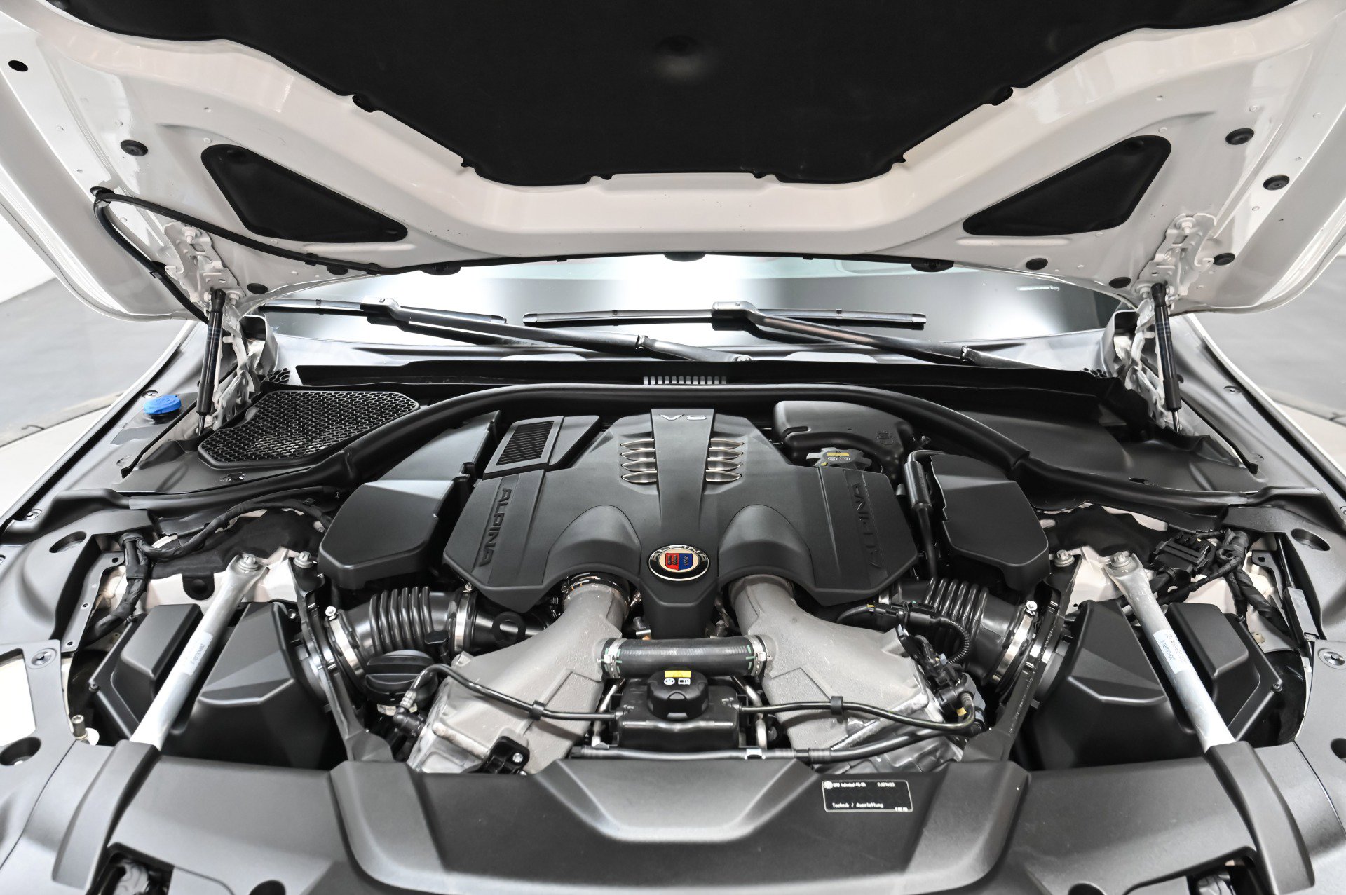 Used 2022 BMW ALPINA B7 xDrive w/ Luxury Rear Seating Package image 63