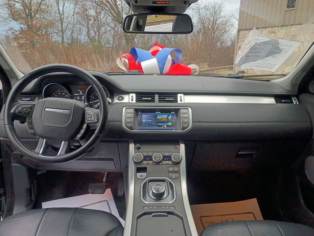 Used 2017 Land Rover Range Rover Evoque SE image 12