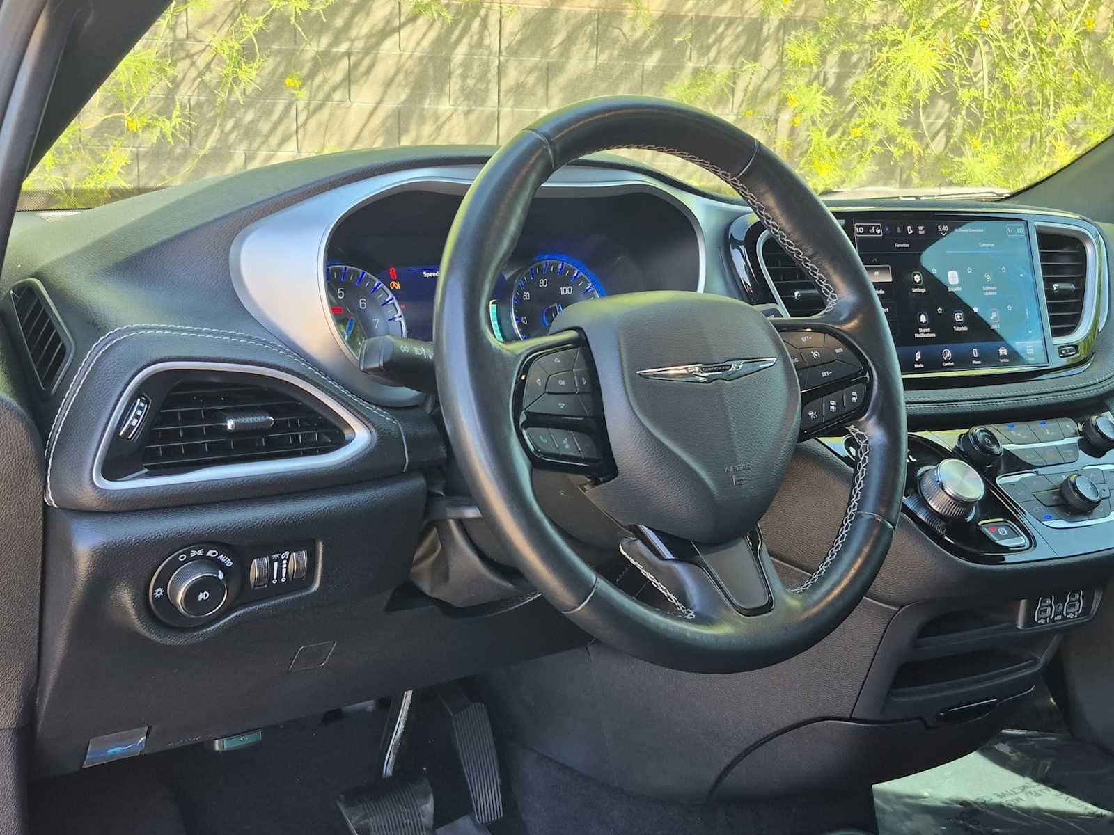 Used 2021 Chrysler Pacifica Touring-L w/ S Appearance Package image 2