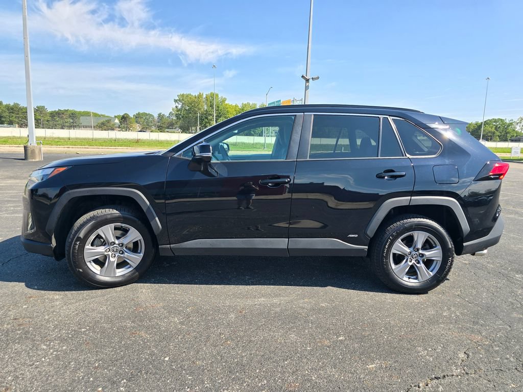 Certified 2022 Toyota RAV4 XLE w/ Convenience Package AWD/4WD image 13