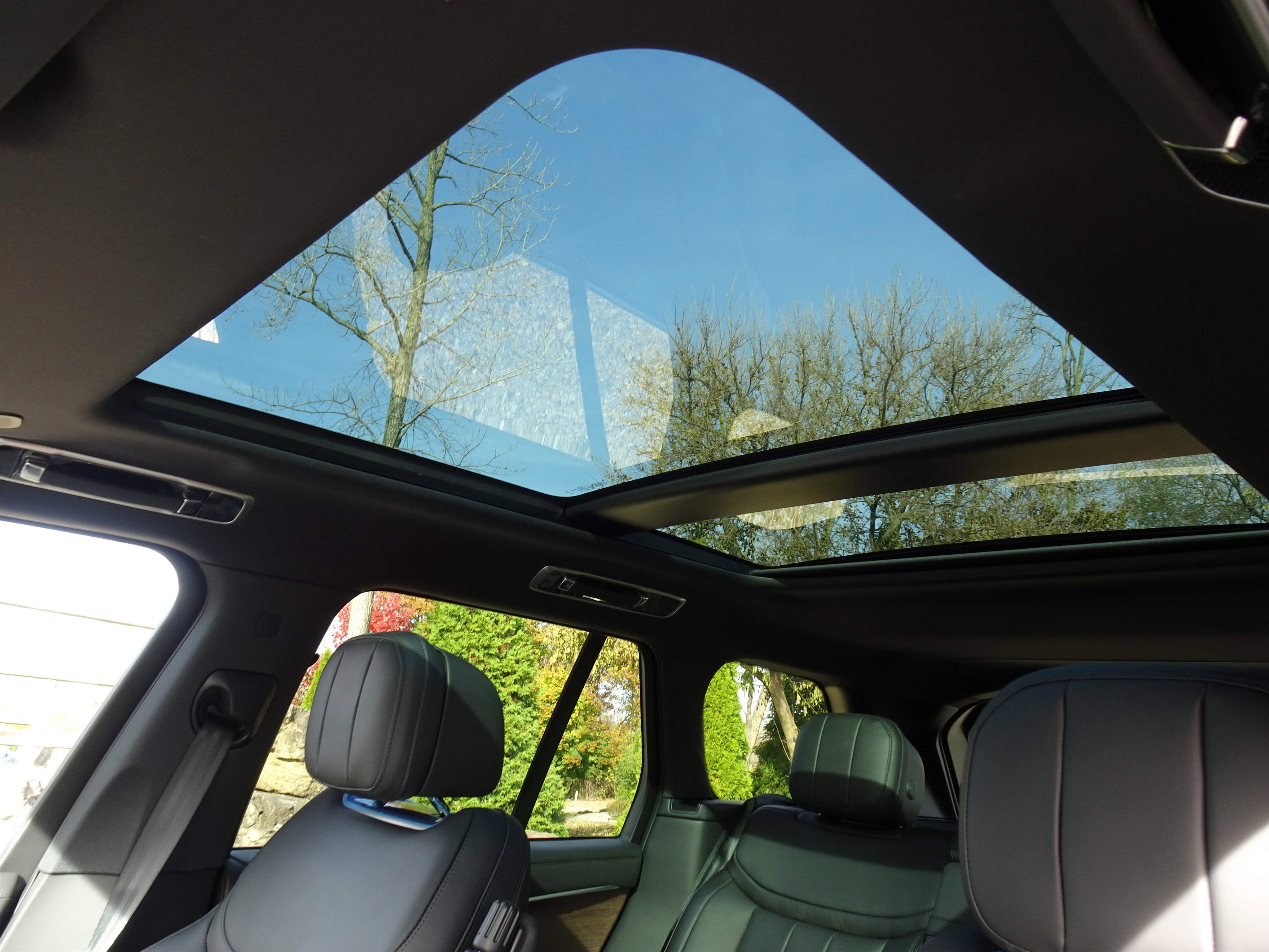 New 2025 Land Rover Range Rover SE image 18