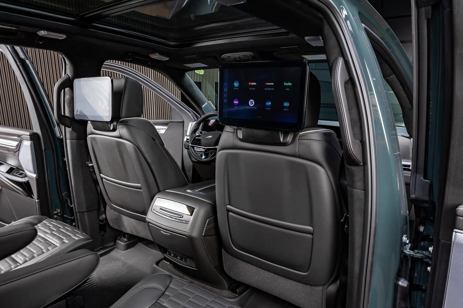 Used 2026 Cadillac Escalade V w/ LPO, ONYX Package AWD/4WD image 31