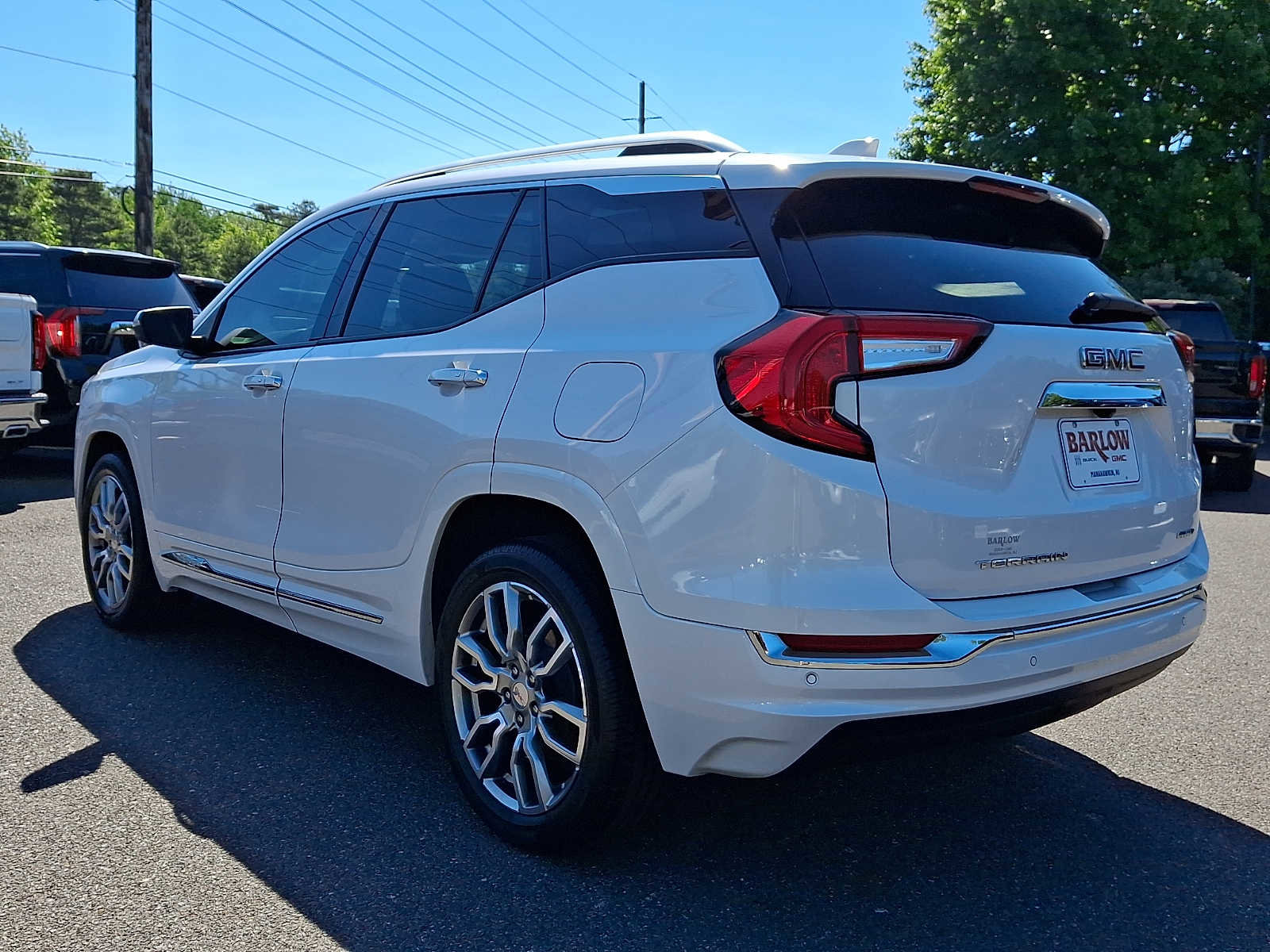Used 2022 GMC Terrain Denali w/ Denali Premium Package AWD/4WD image 4