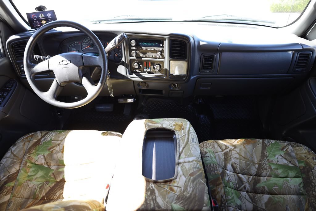 Used 2007 Chevrolet Silverado 2500 W/T w/ Heavy-Duty Power Package AWD/4WD image 18
