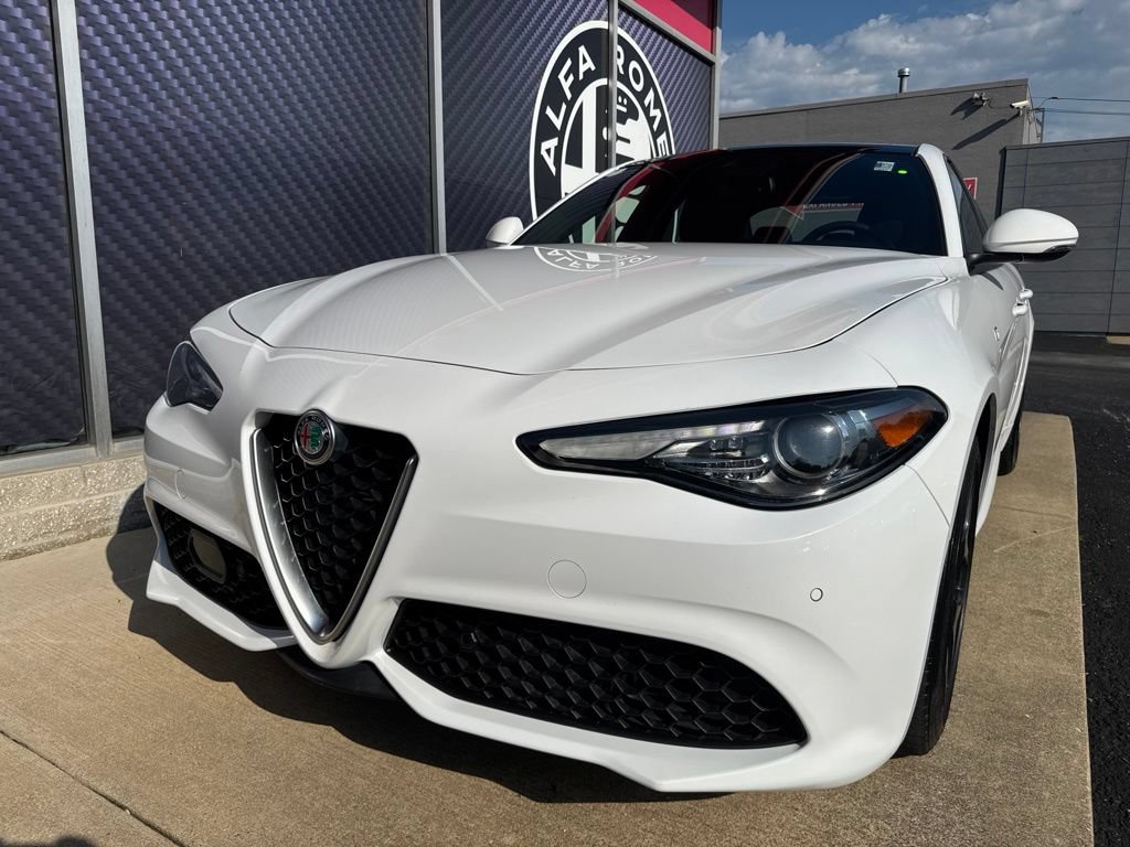Used 2022 Alfa Romeo Giulia Ti AWD/4WD image 18