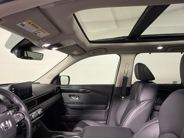 Used 2025 Honda Pilot Touring image 34