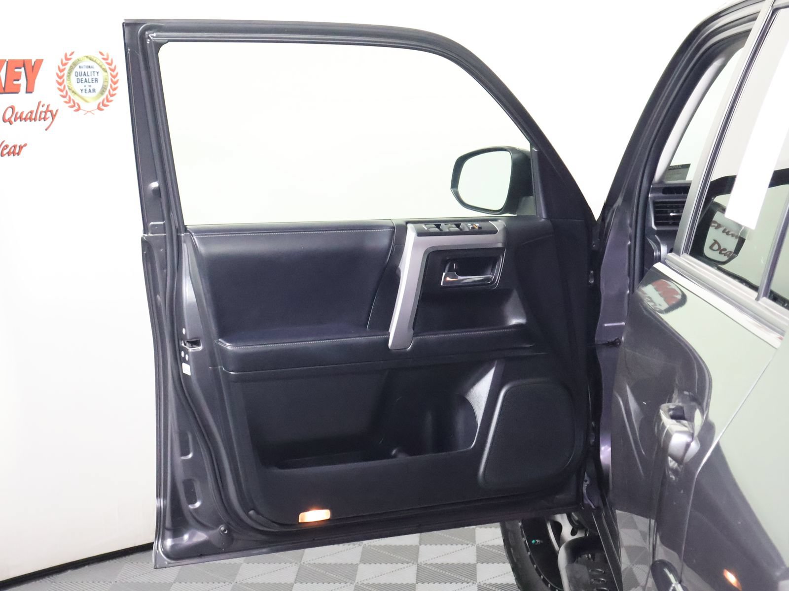 Used 2020 Toyota 4Runner SR5 Premium w/ Moonroof Package AWD/4WD image 25
