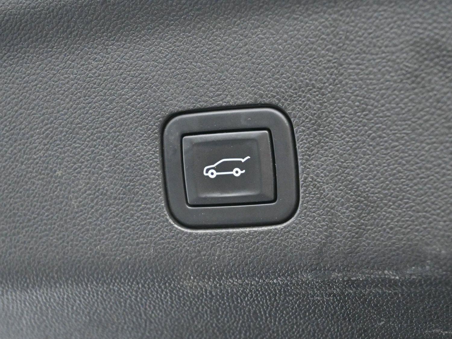 Used 2021 Chevrolet Tahoe Premier w/ Premium Package image 12